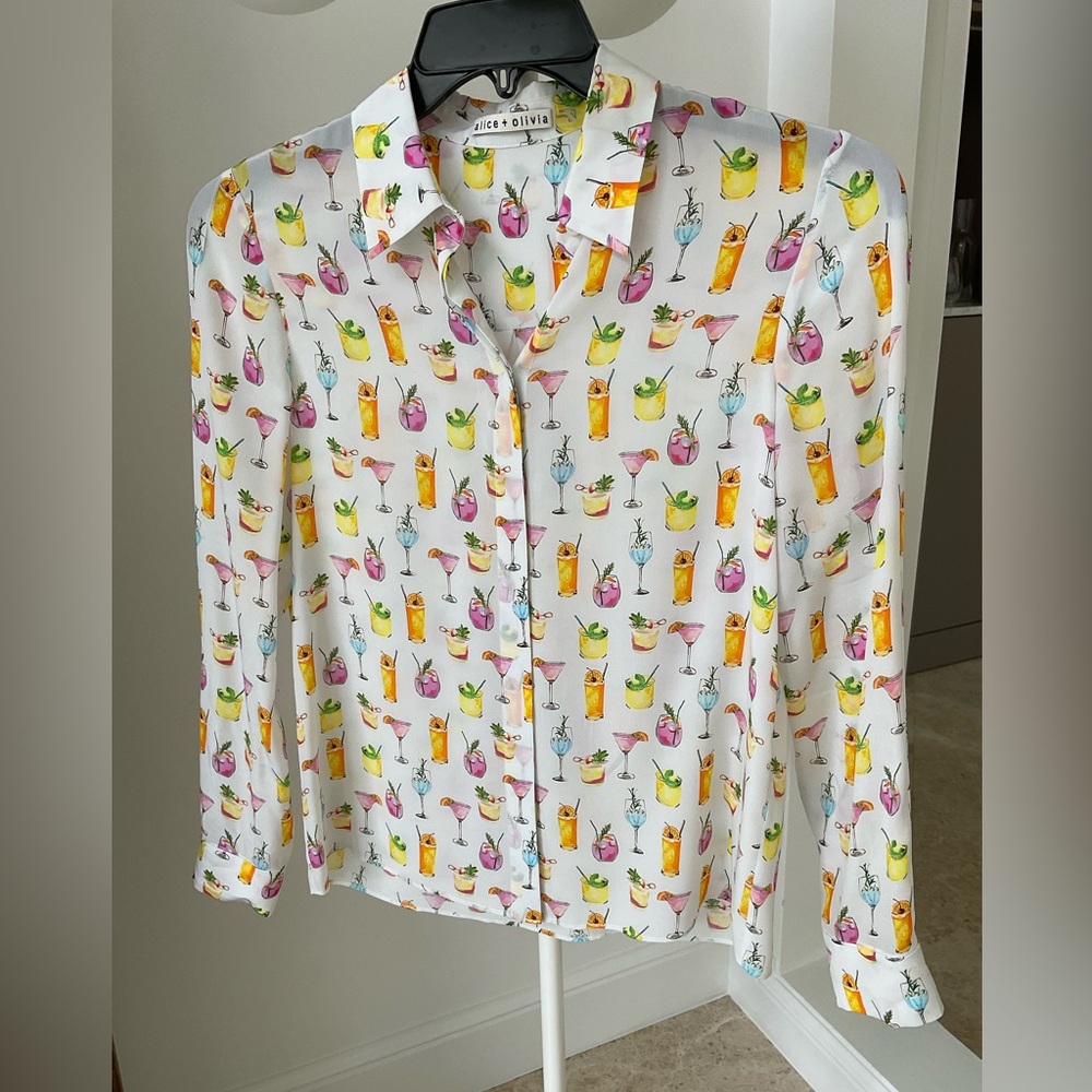 Alice + Olivia Willa 100% Silk Blouse Women’s Small Cocktail Print Drinks Bar